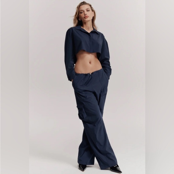 ALO Yoga Navy Straight Leg Pants - Picture 6 of 15